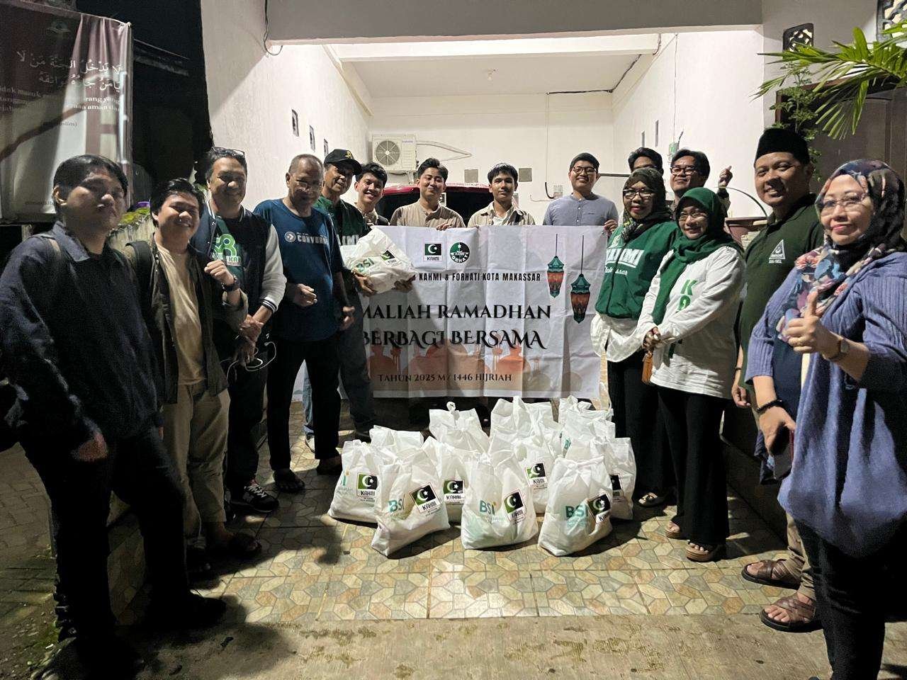 KAHMI Makassar Berbagi Sembako ke Kampung Baru, Antang Makassar